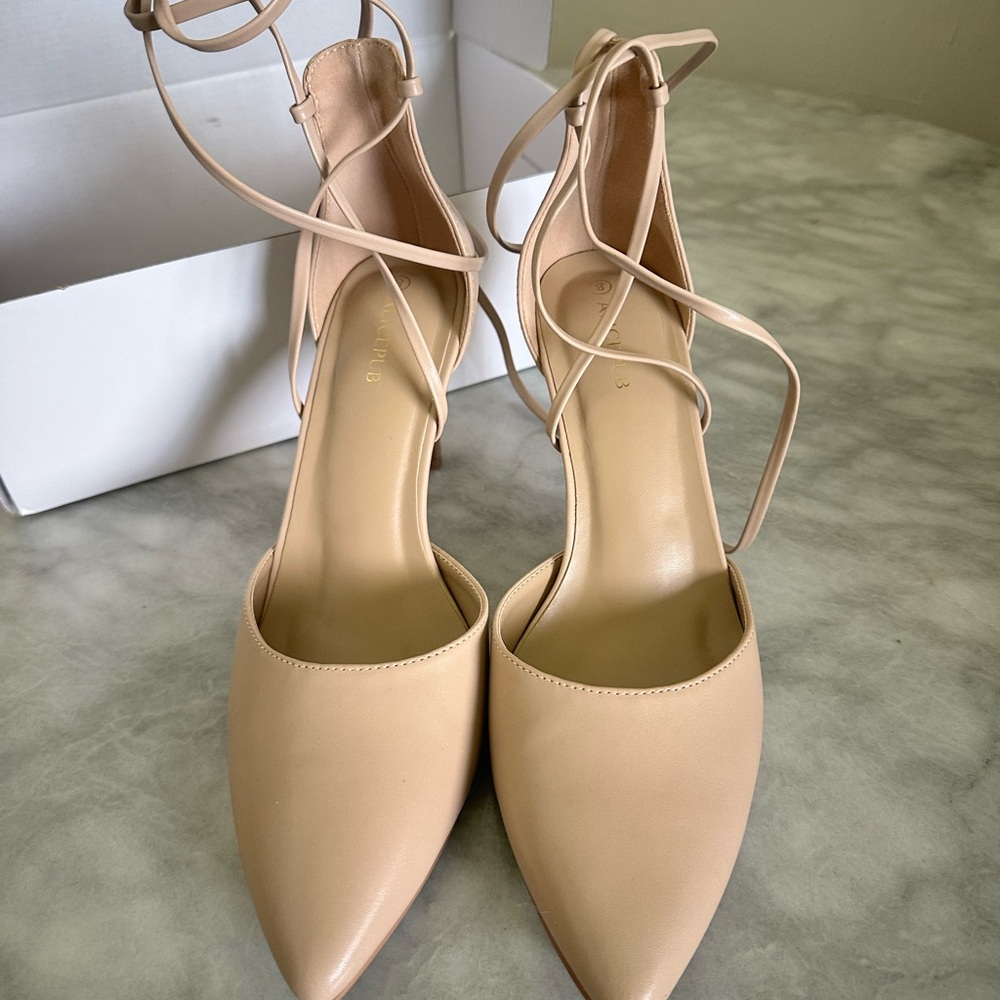 Elegant Nude Lace-Up Low Heels 👠
Wore only once…